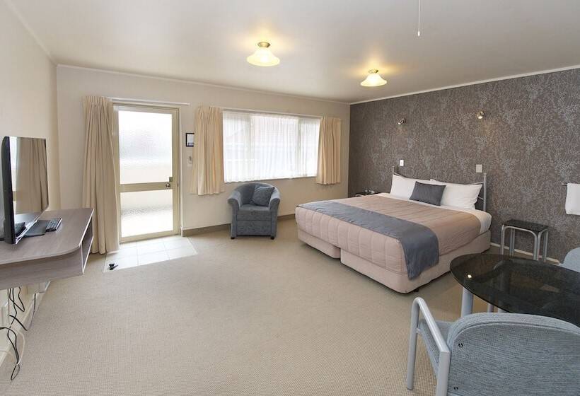 스탠다드 스튜디오, Geneva Motor Lodge