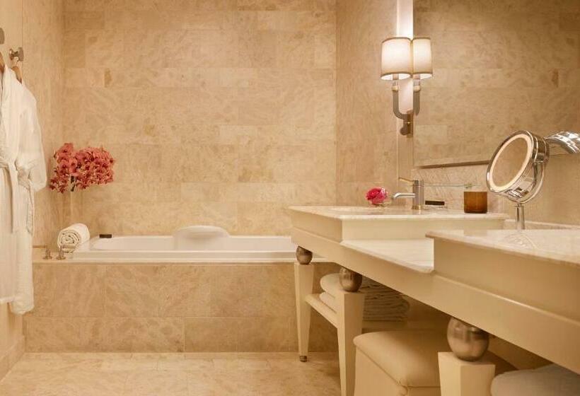 اتاق دلوکس با تخت کینگ و چشم‌انداز شهر, Wynn Macau