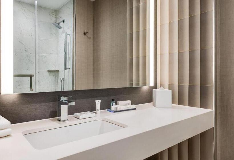 장애인을 위한 스탠다드 룸, Marriott New York Jfk Airport