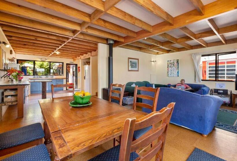 خانه 1 خوابه, Raglan Backpackers