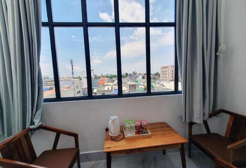 اتاق خانوادگی با چشم‌انداز باغ, Hero Hostel & Billiards