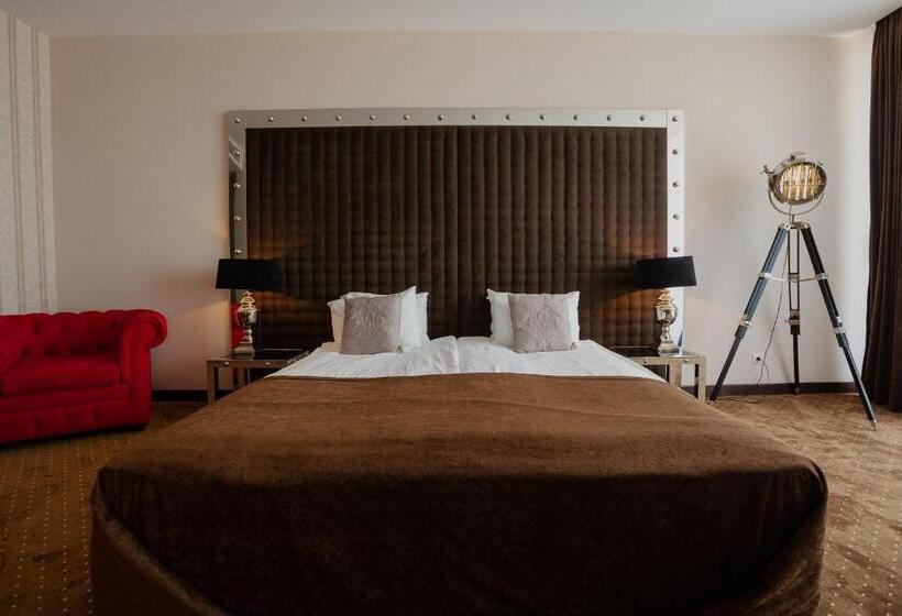 اتاق لوکس با چشم‌انداز دریا, Marine Residence