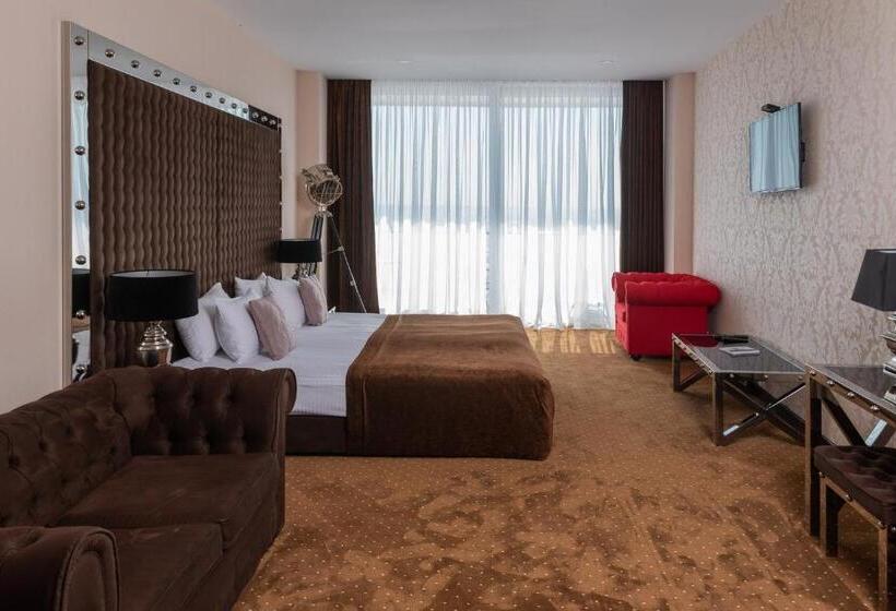 اتاق لوکس با چشم‌انداز دریا, Marine Residence