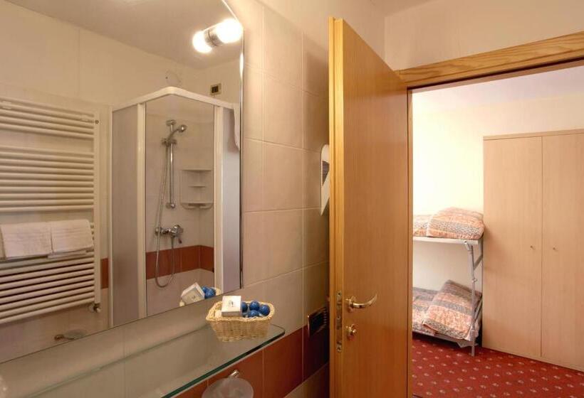 Трехместный Номер Deluxe, Delle Alpi
