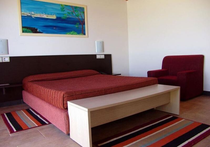 اتاق استاندارد یک نفره, Santantao Art Resort