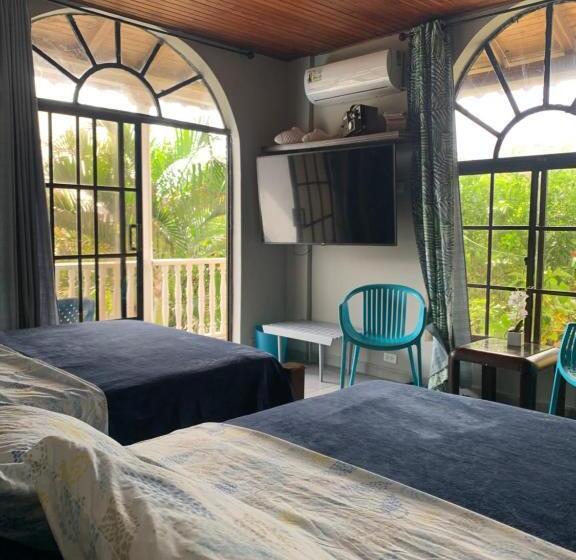 Семейный Номер, Sarah S Place San Andres
