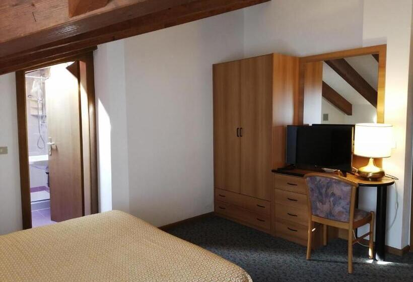 Номер Стандарт Вид на Озеро, Albergo Stella Alpina