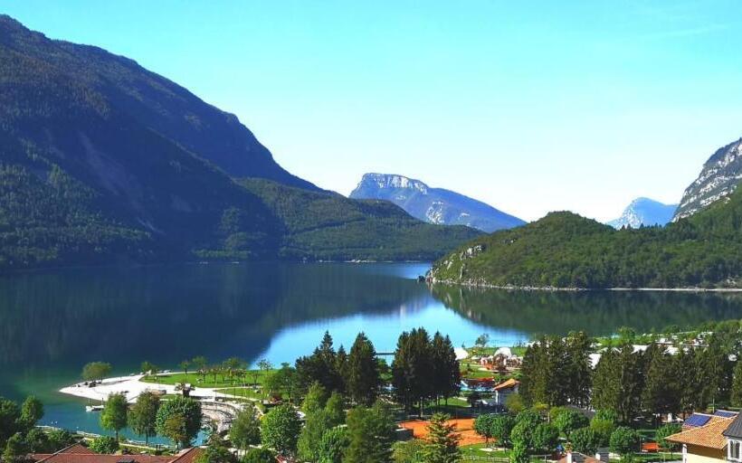 Номер Стандарт Вид на Озеро, Albergo Stella Alpina