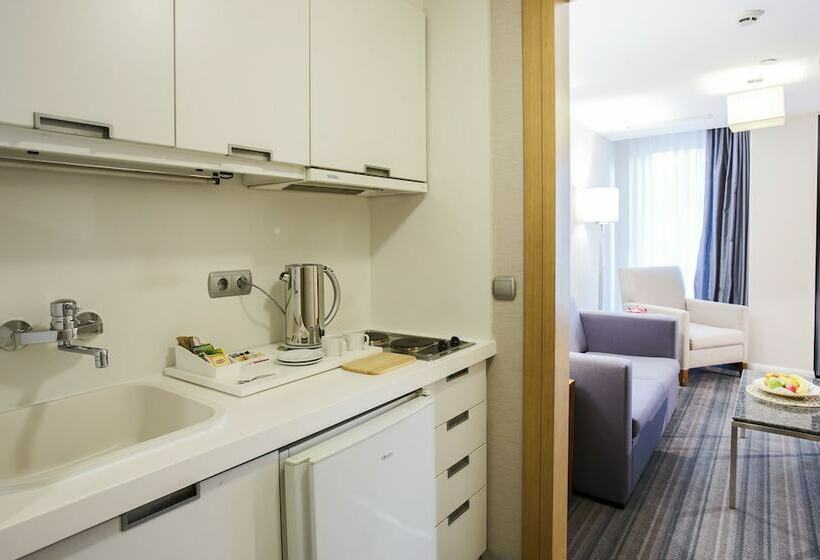 デラックススイート, Housez Suites And Apartments   Special Class