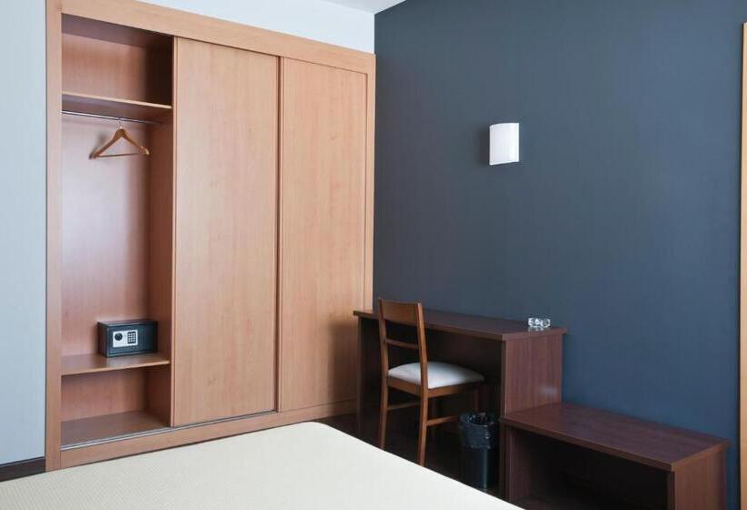 Номер Стандарт Трехместный, Hostal T4
