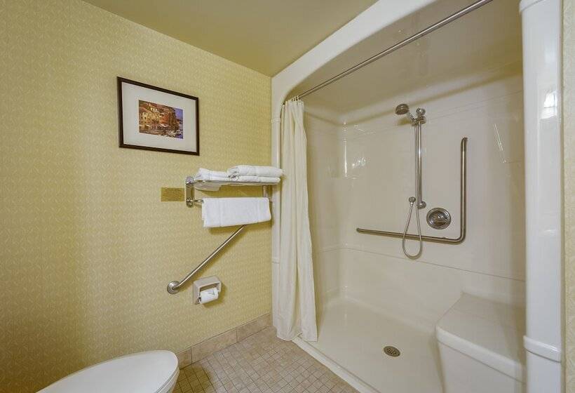 带2个双人床的标准工作室, Monte Carlo Inn Barrie   Newly Renovated