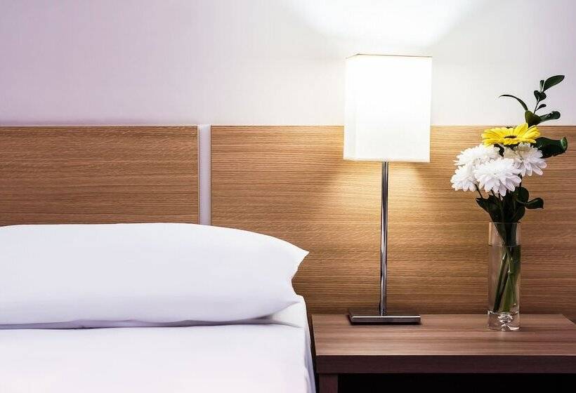 Номер Стандарт, Nacional Inn Porto Alegre   Próximo Ao Araújo Vianna E Ao Complexo Hospitalar Santa Casa