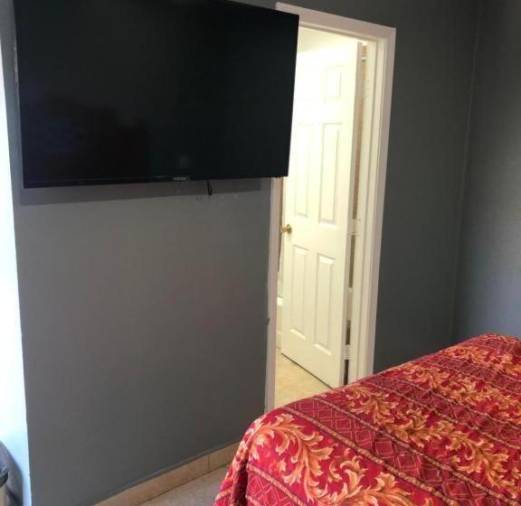 Номер Стандарт, The Fly Inn Motel