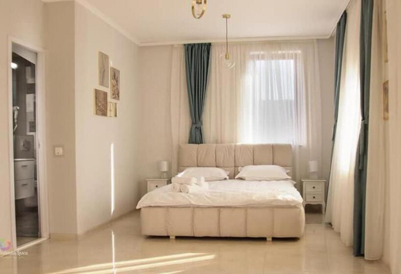سوییت لوکس, Caprice Deluxe Accomodation