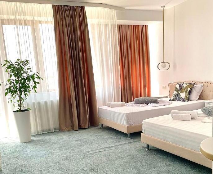 اتاق لوکس با چشم‌انداز شهر, Caprice Deluxe Accomodation