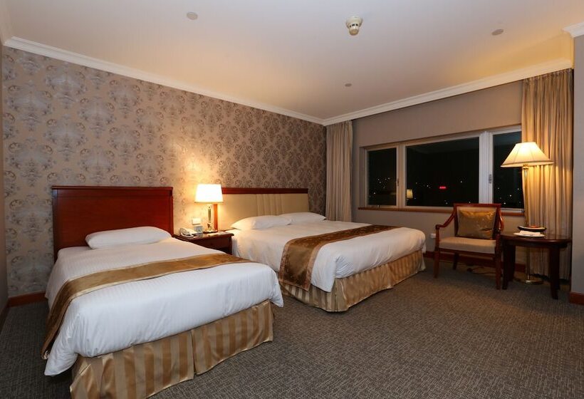 اتاق استاندارد سه تخته با چشم‌انداز, Evergreen Laurel Hotel   Keelung