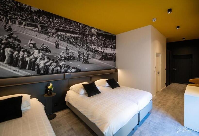 Номер Стандарт, La Reine Hôtel, City Centre