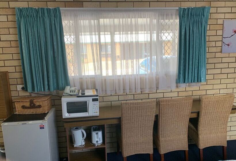 4인용 스탠다드 룸, Bridge Street Motor Inn