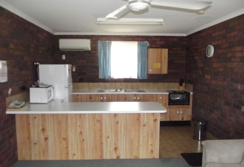 스위트, Bridge Street Motor Inn