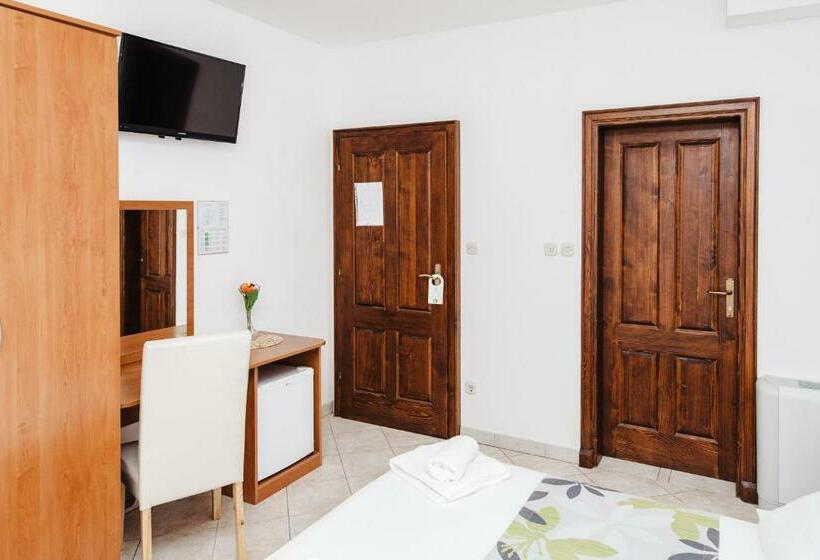 اتاق استاندارد با بالکن, Villa Diana