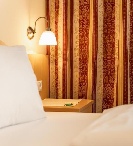 Номер Стандарт Трехместный, Landhotel Stofflerwirt