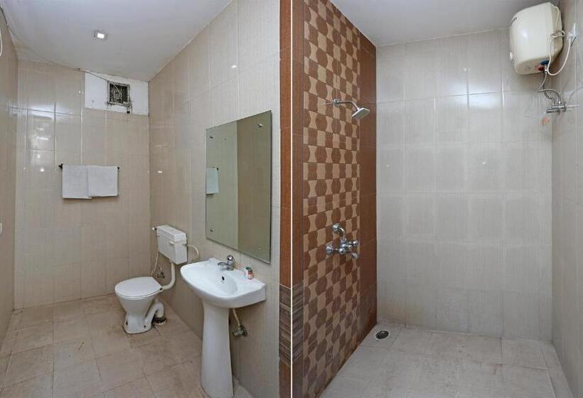 اتاق کلاسیک سه تخته, Oyo 2660  Radhe Inn