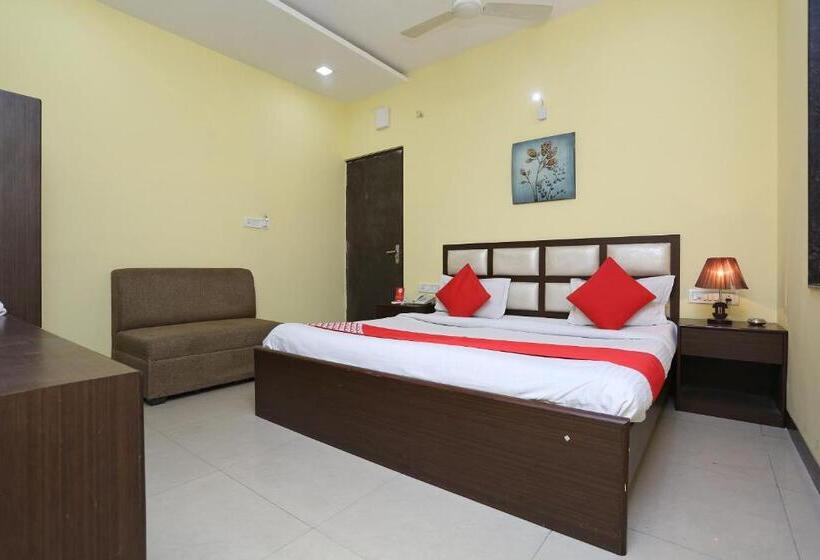 اتاق کلاسیک سه تخته, Oyo 2660  Radhe Inn