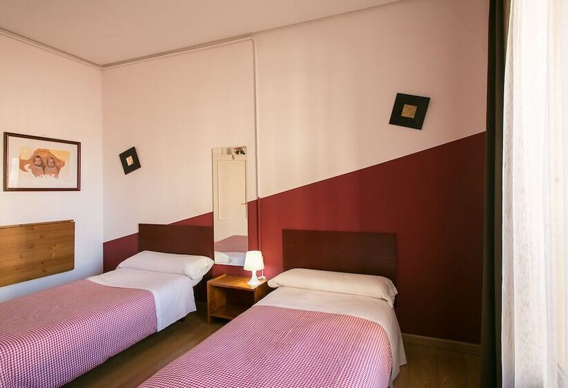 اتاق استاندارد با سرویس بهداشتی مشترک, Hostal La  Casa  De La  Plaza