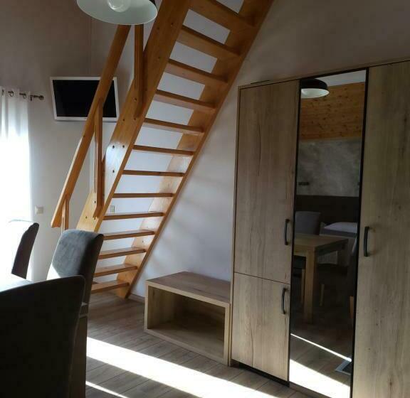 استودیوی استاندارد, House Tina