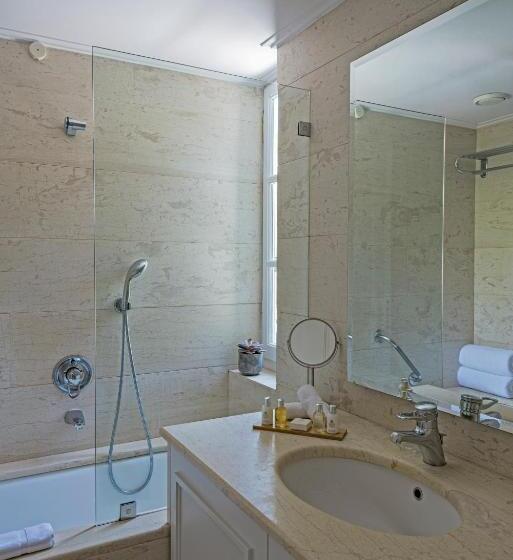 سوییت جونیور, The Kefalari Suites