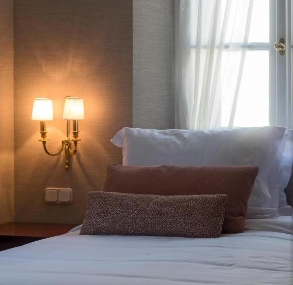 سوییت جونیور, The Kefalari Suites