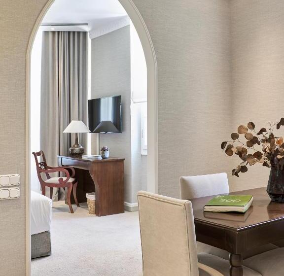 سوییت سوپریور, The Kefalari Suites
