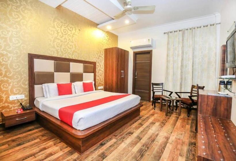 Номер Economy, Hollywood Heights Near Railway Station