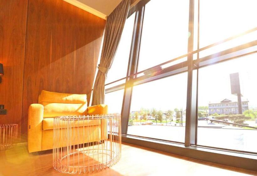 디럭스 룸, Nirvana Resort & Spa
