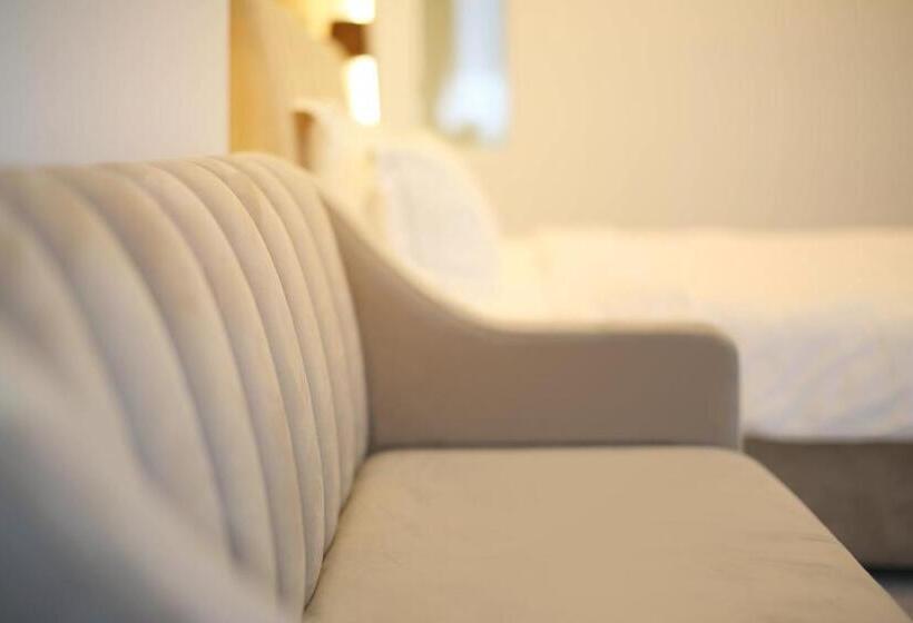 디럭스 룸 킹사이즈 침대, Nirvana Resort & Spa