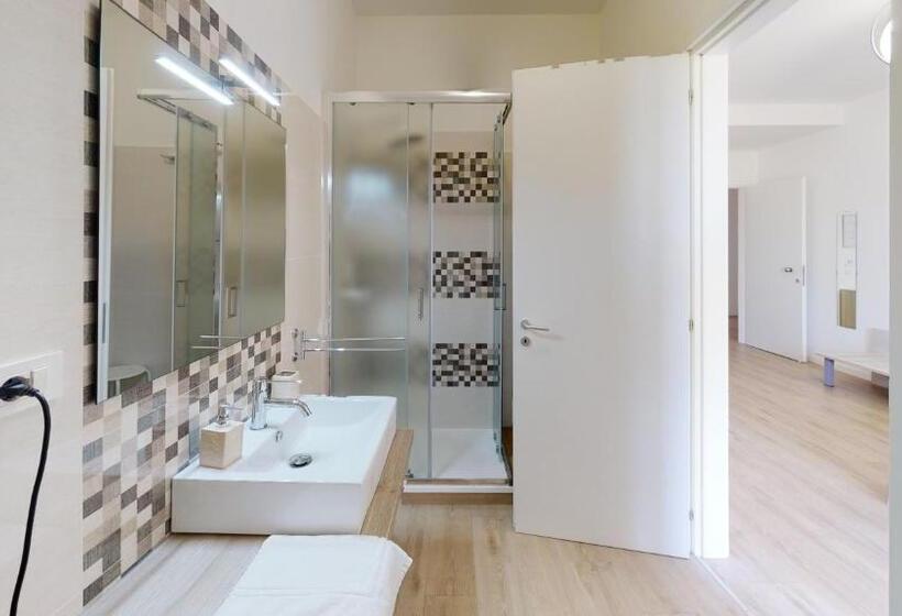 Трехместный Номер Стандарт с Балконом, Accòmodati B&b