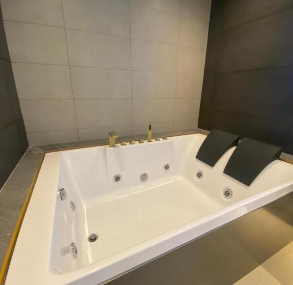 Executive Suite, Velar Inn