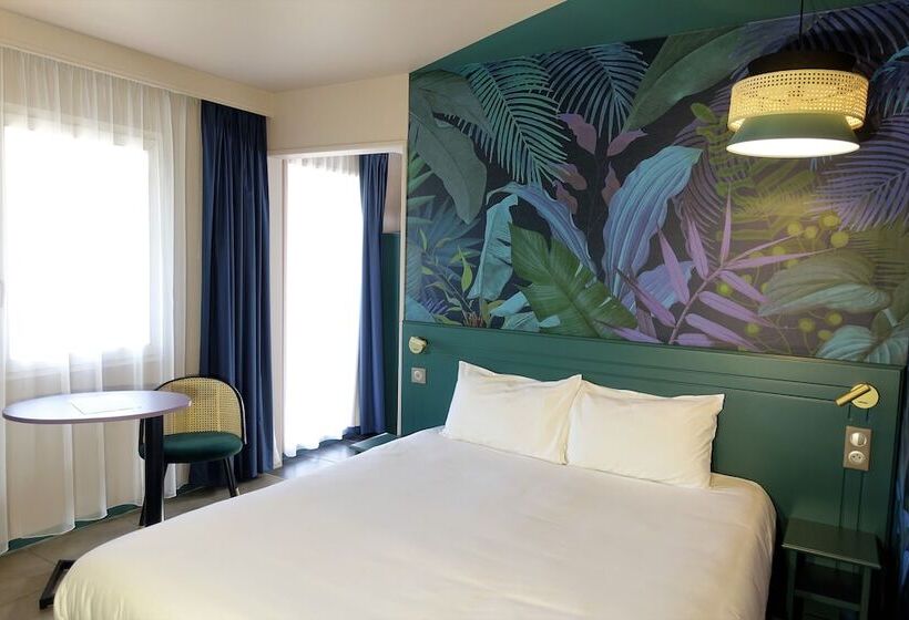 Четырехместный Номер Стандарт, Hôtel Grand Confort Le Moulin Rouge