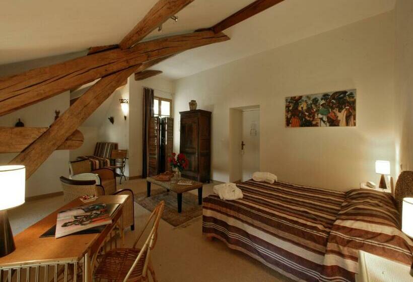 Люкс, Le Manoir St Jean