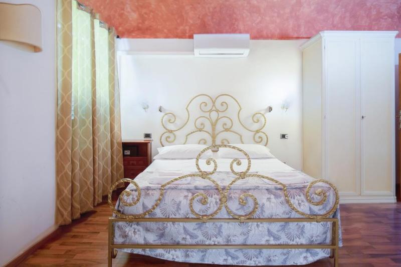 اتاق خانوادگی, Piccolo Hotel Con Access Ztl !!! ɲel ƈentro Storico Di ƒirenze !!!