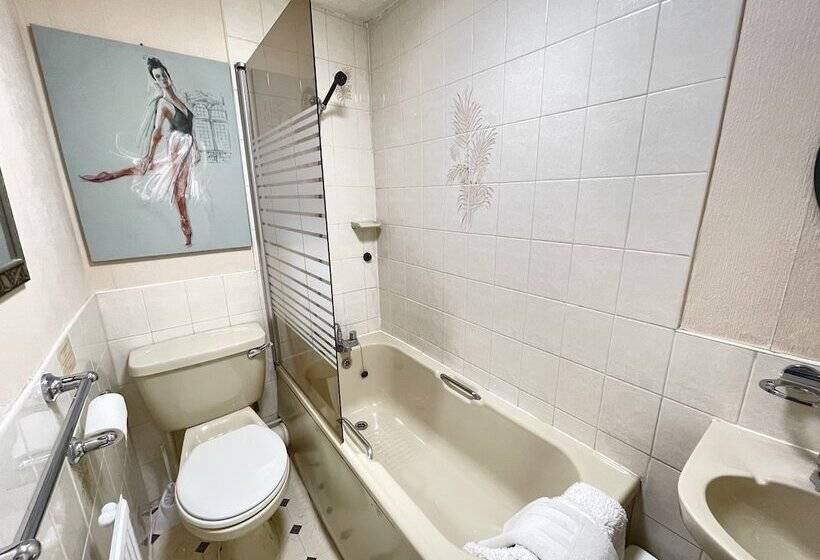 Family Suite, White Court Llandudno