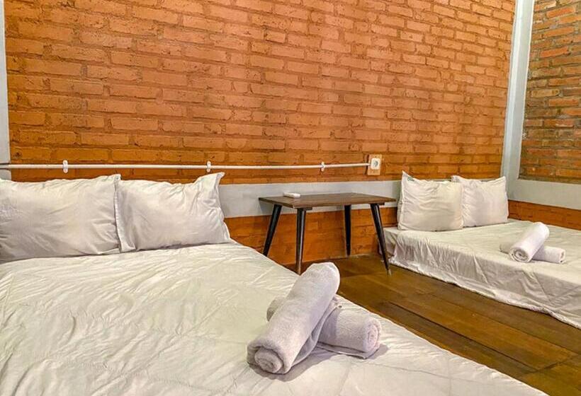 Семейный Номер, Griya Gribig Guest House Mitra Reddoorz