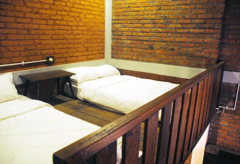Семейный Номер, Griya Gribig Guest House Mitra Reddoorz
