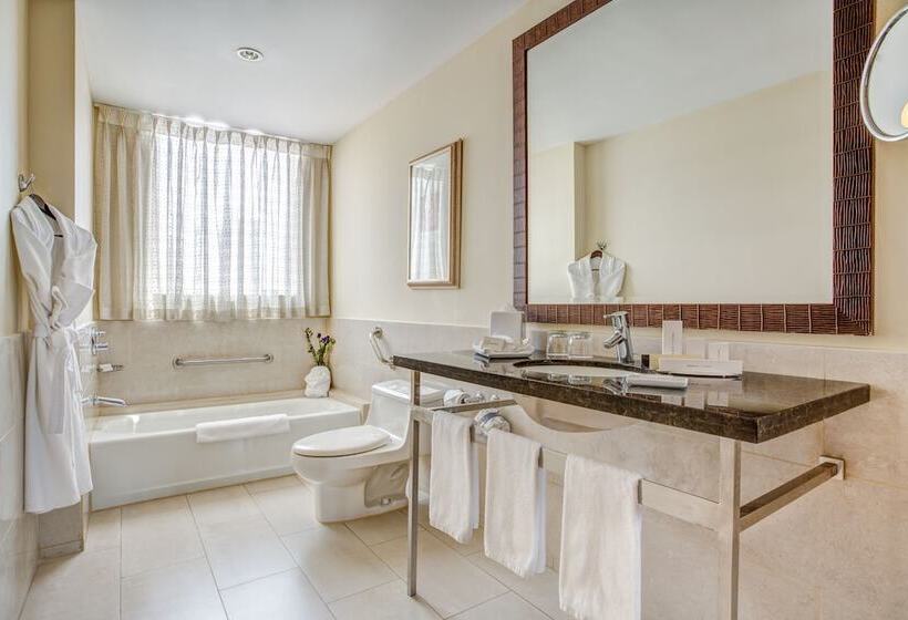 Номер Executive, Courtyard By Marriott Panama Multiplaza Mall