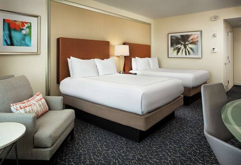 Номер Стандарт Вид на Бассейн, Hilton Orlando
