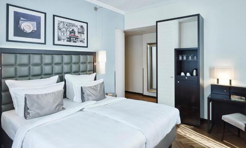 디럭스 룸 킹사이즈 침대, Steigenberger Hotel Herrenhof