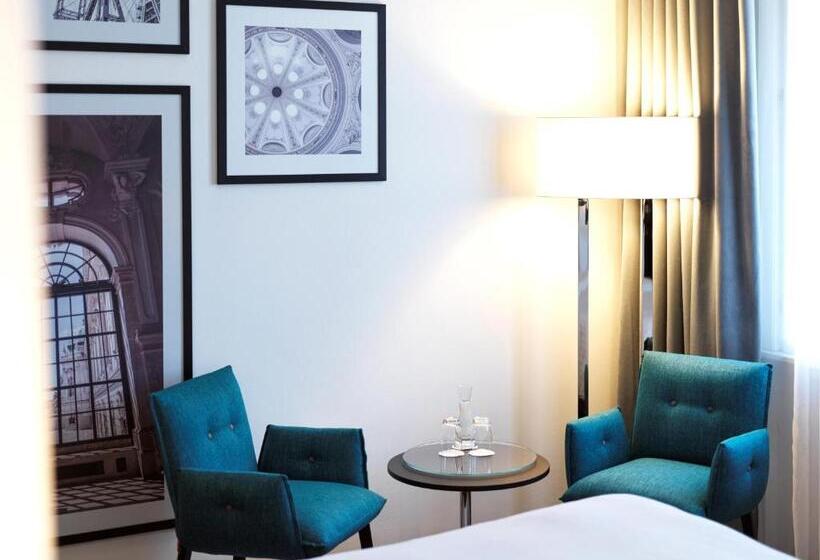 디럭스 룸 킹사이즈 침대, Steigenberger Hotel Herrenhof