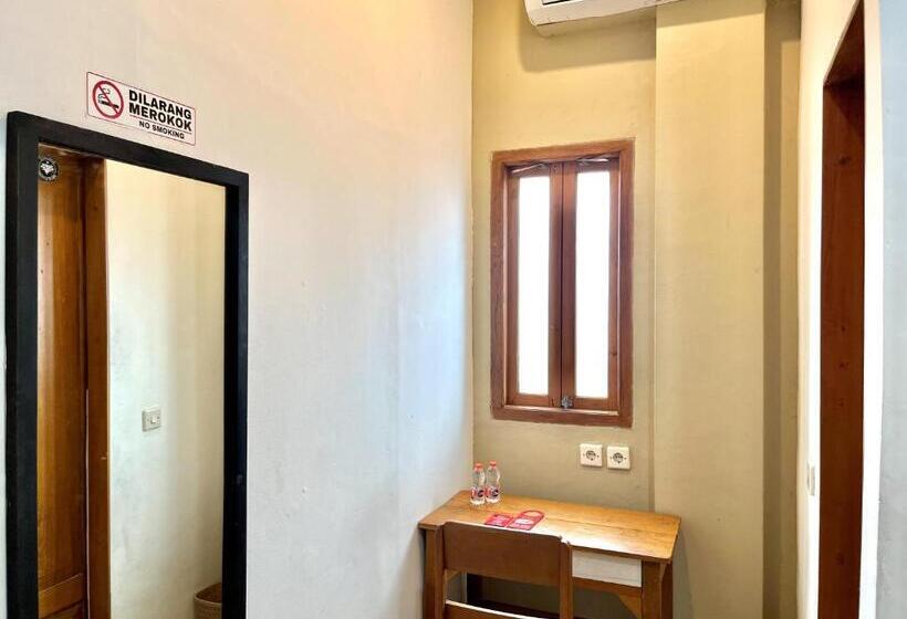 Номер Стандарт, Reddoorz At Mystays Pemuda Cepu Blora