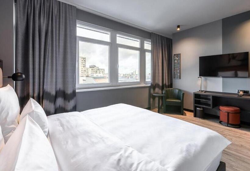 اتاق کلاسیک سه تخته, Titanic Comfort Kurfürstendamm
