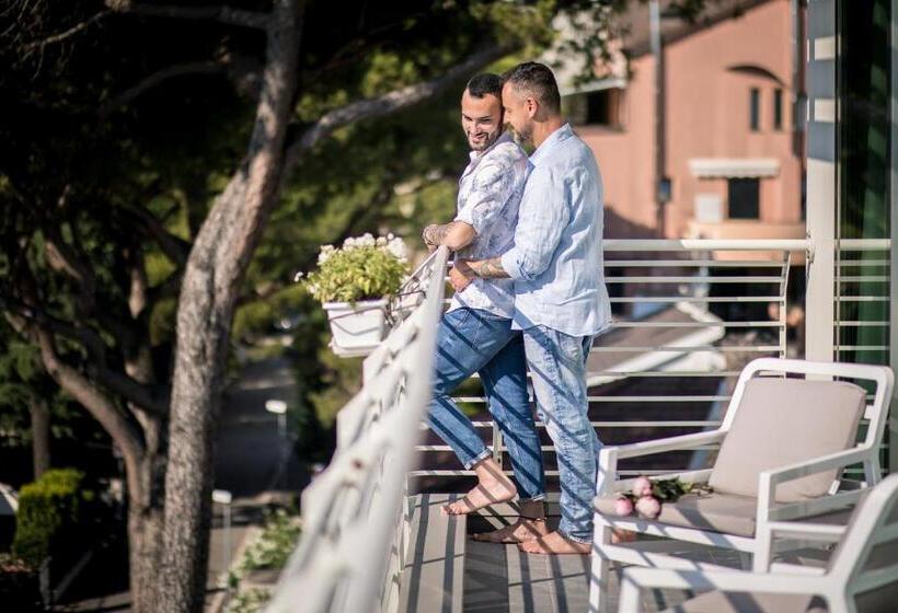Люкс с Балконом, The One Hotel   Designed For Adults   Pet Lovers